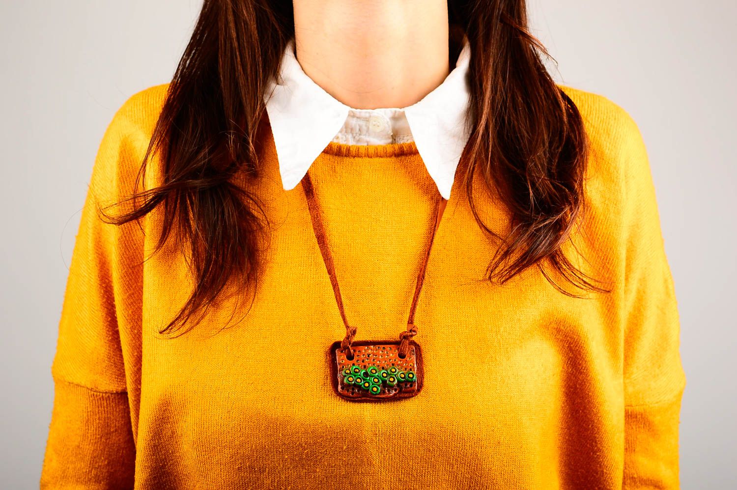 Pendentif céramique Bijou fait main peint vert orange cordon Accessoire femme photo 2