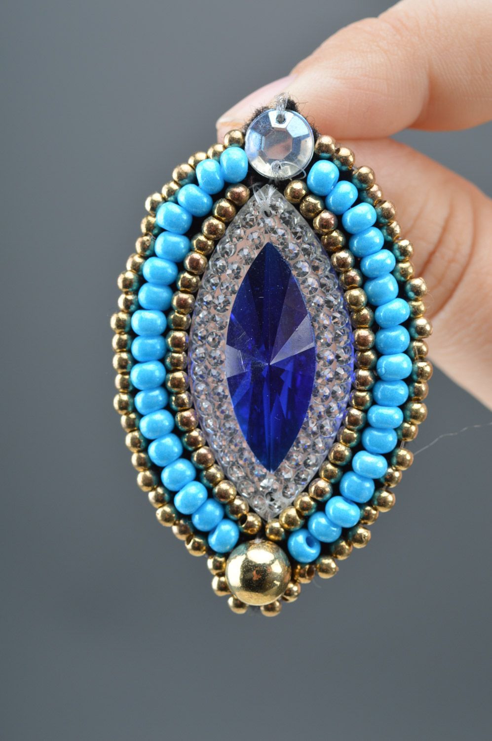 Lange interessante zarte blaue Ohrringe aus Glasperlen für Abendkleidung handmade foto 5