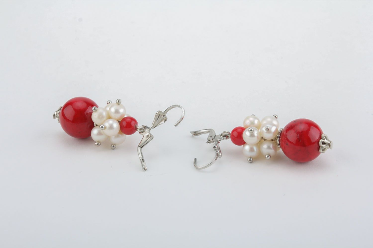 Earrings with pearls and corals photo 1