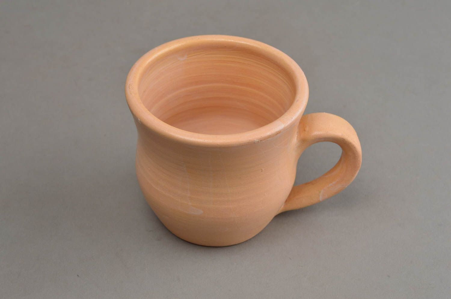 Глиняная чашка небольшая бежевая глазурованная 200 мл оригинальная ручной работы фото 3