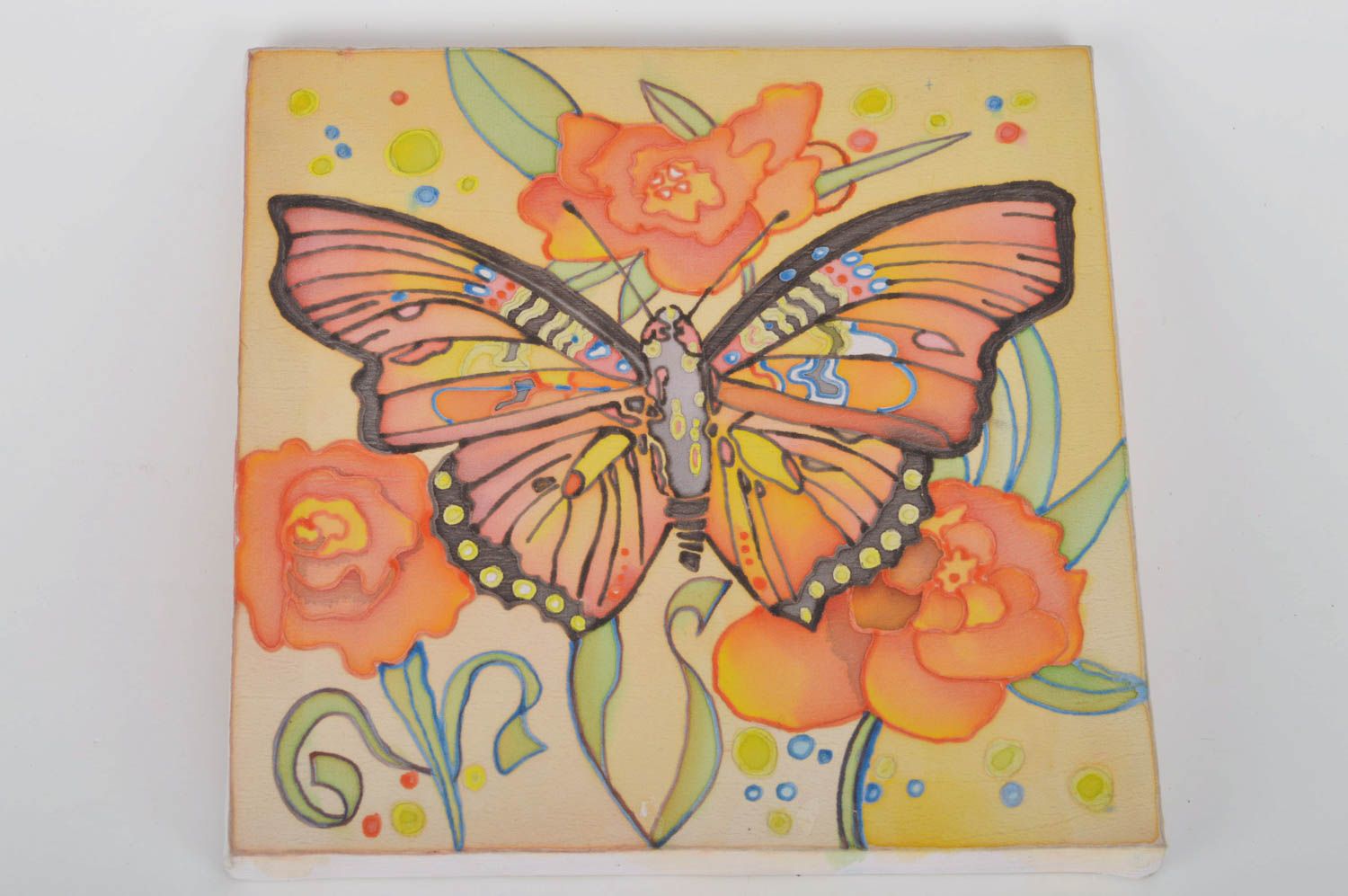 Красочная картина в технике холодного батика ручной работы Бабочка в розах фото 1