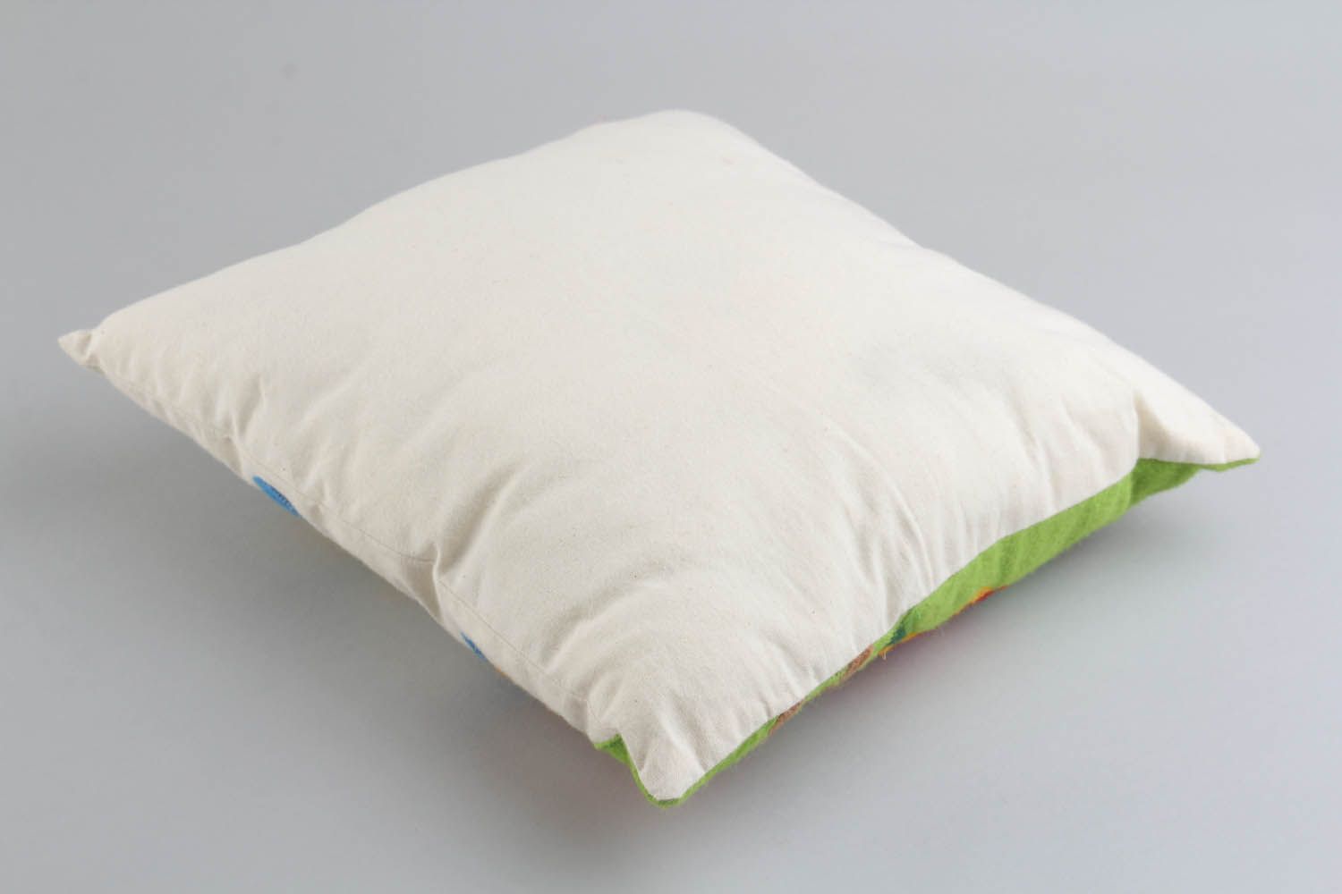Almohada de lino y fieltro foto 2