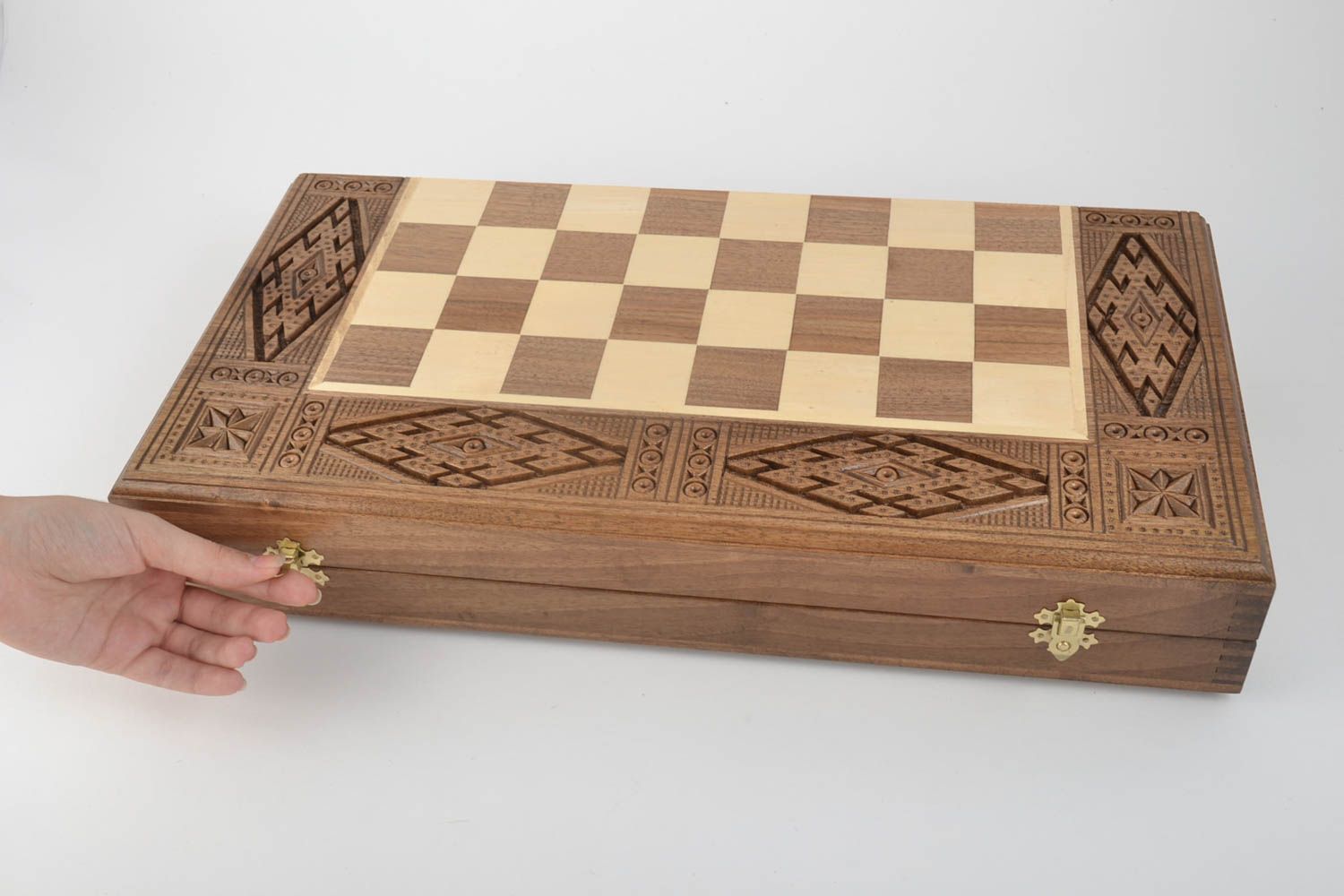 Настольная игра ручной работы доска для шахмат подарок мужчине из дерева фото 1