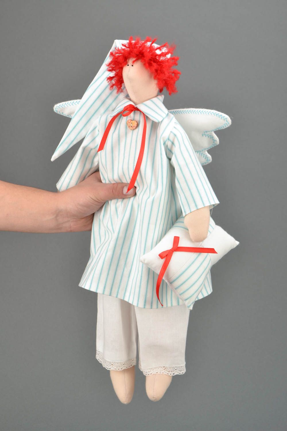 Bambola bella in stoffa fatta a mano pupazzo tessile originale angelo
 foto 2