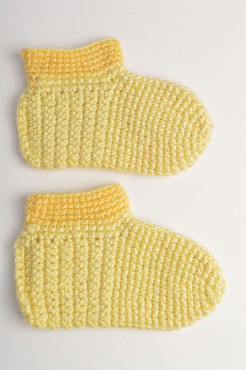 Пинетки для младенцев желтые красивые маленькие вязаные крючком ручной работы фото 3