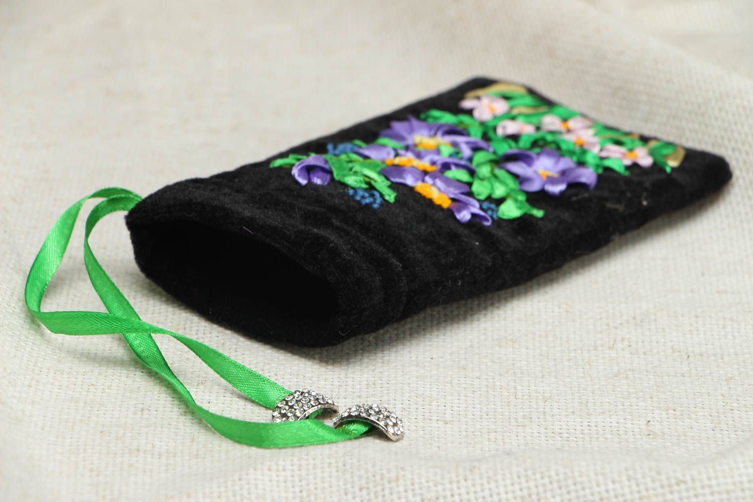 Fabric sunglasses case with ribbon embroidery photo 3