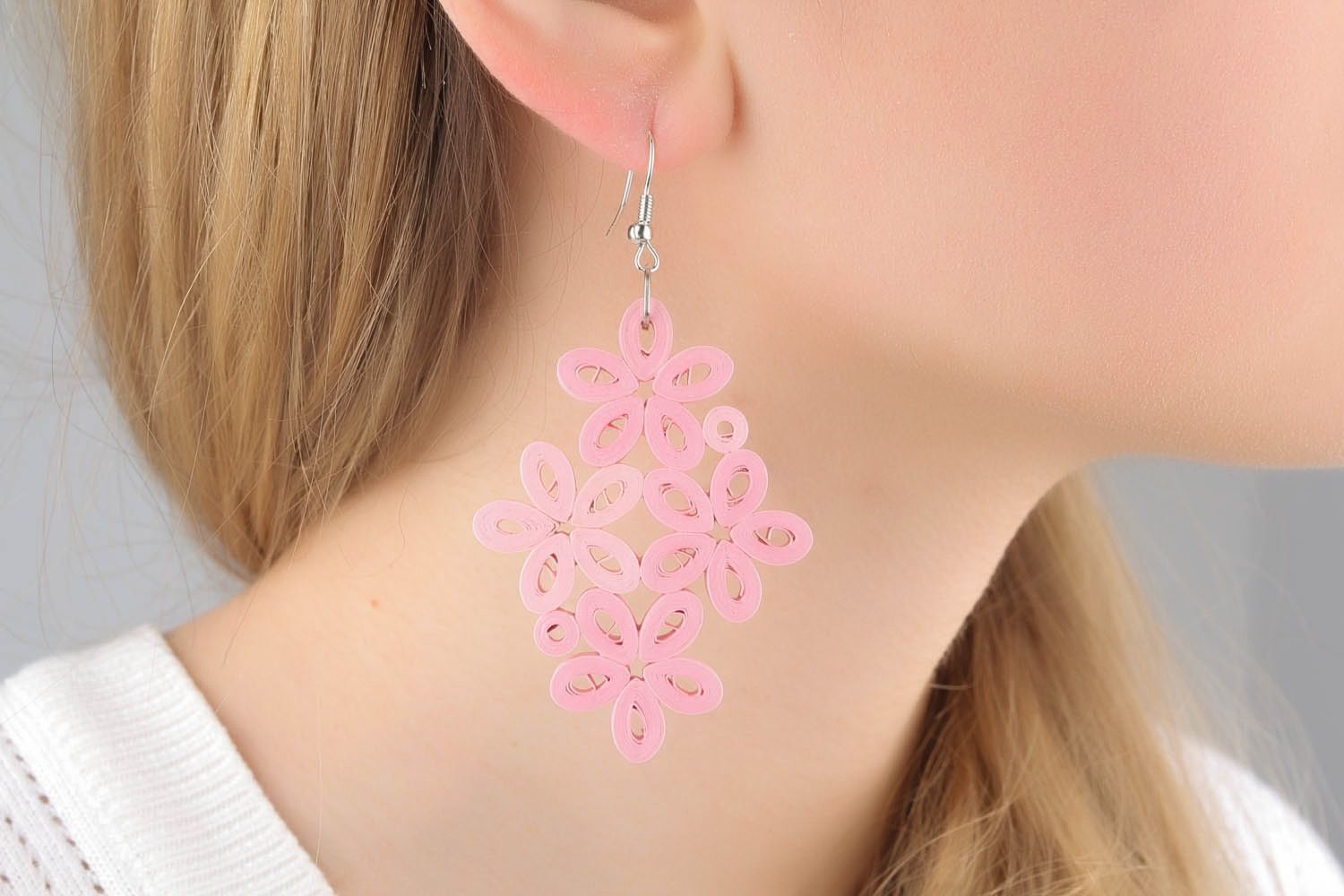 Pink openwork earrings photo 1