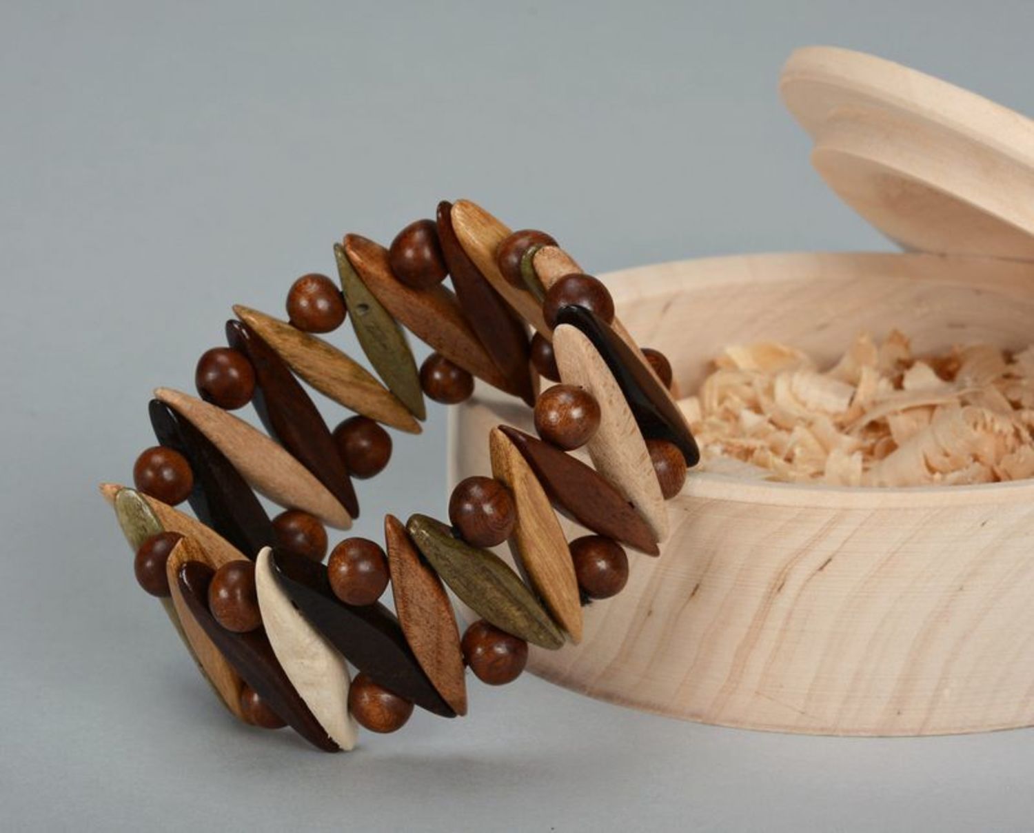 Brown wrist bracelet with round beads photo 2