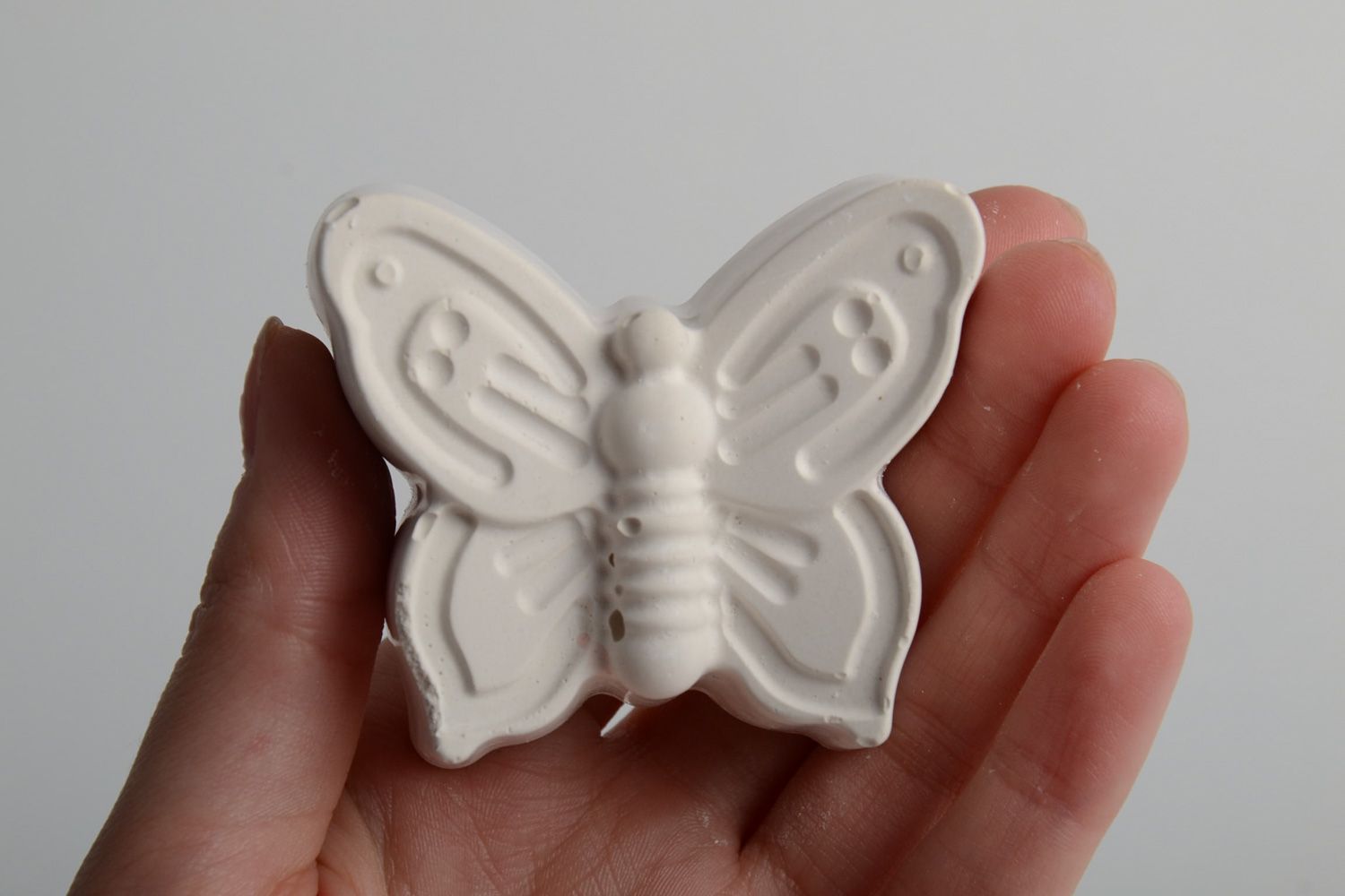 Belle figurine en plâtre à peindre faite main Papillon pour loisirs créatifs photo 5
