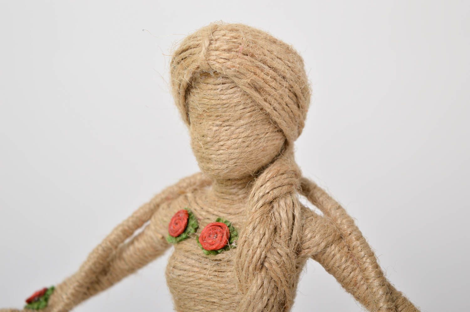 Кукла ручной работы декор для дома кукла из шпагата статуэтка Девушка с ведрами фото 3