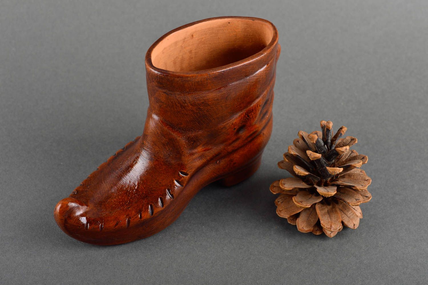8 oz decorative boot shape ceramic brown vessel for home décor 0,5 lb photo 1