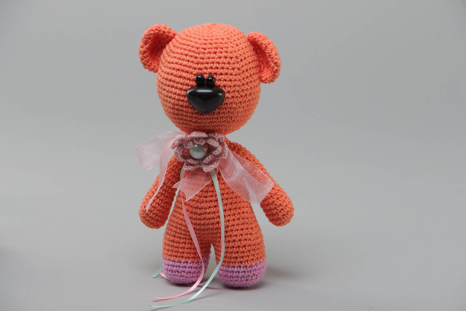 Вязаная игрушка крючком из акриловых ниток мягкая ручной работы Медведь розовый фото 2
