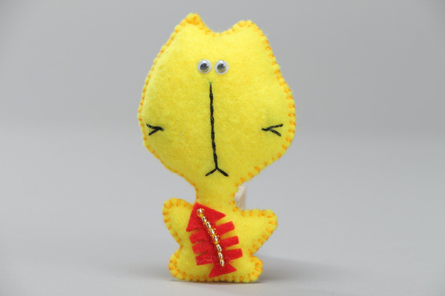 Брошь из ткани ручной работы желтый кот детская маленькая с аппликацией и бисером фото 4