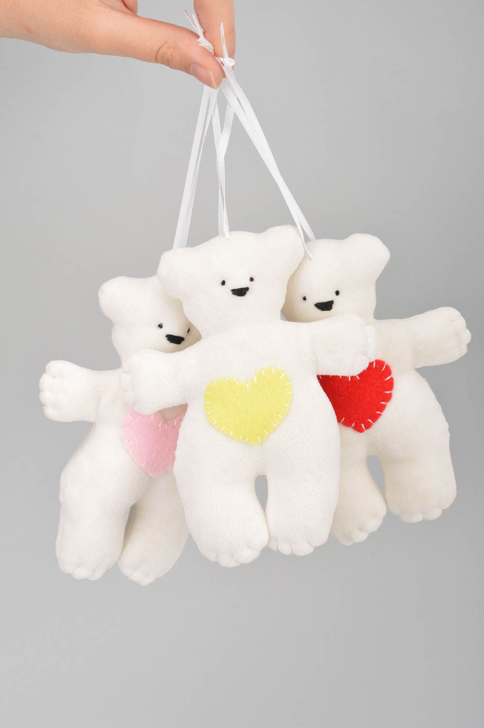 Peluches ours 3 pièces blanches décorées de cœurs en feutre faites main photo 3