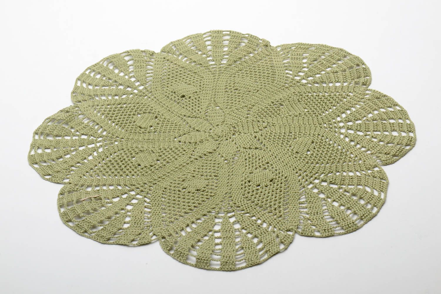 Decorative crochet tablecloth photo 2