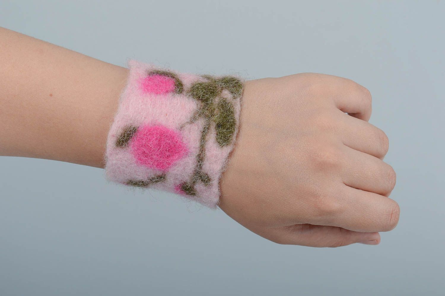 Bracelet en laine naturelle Bijou fait main rose Cadeau femme motif floral photo 5