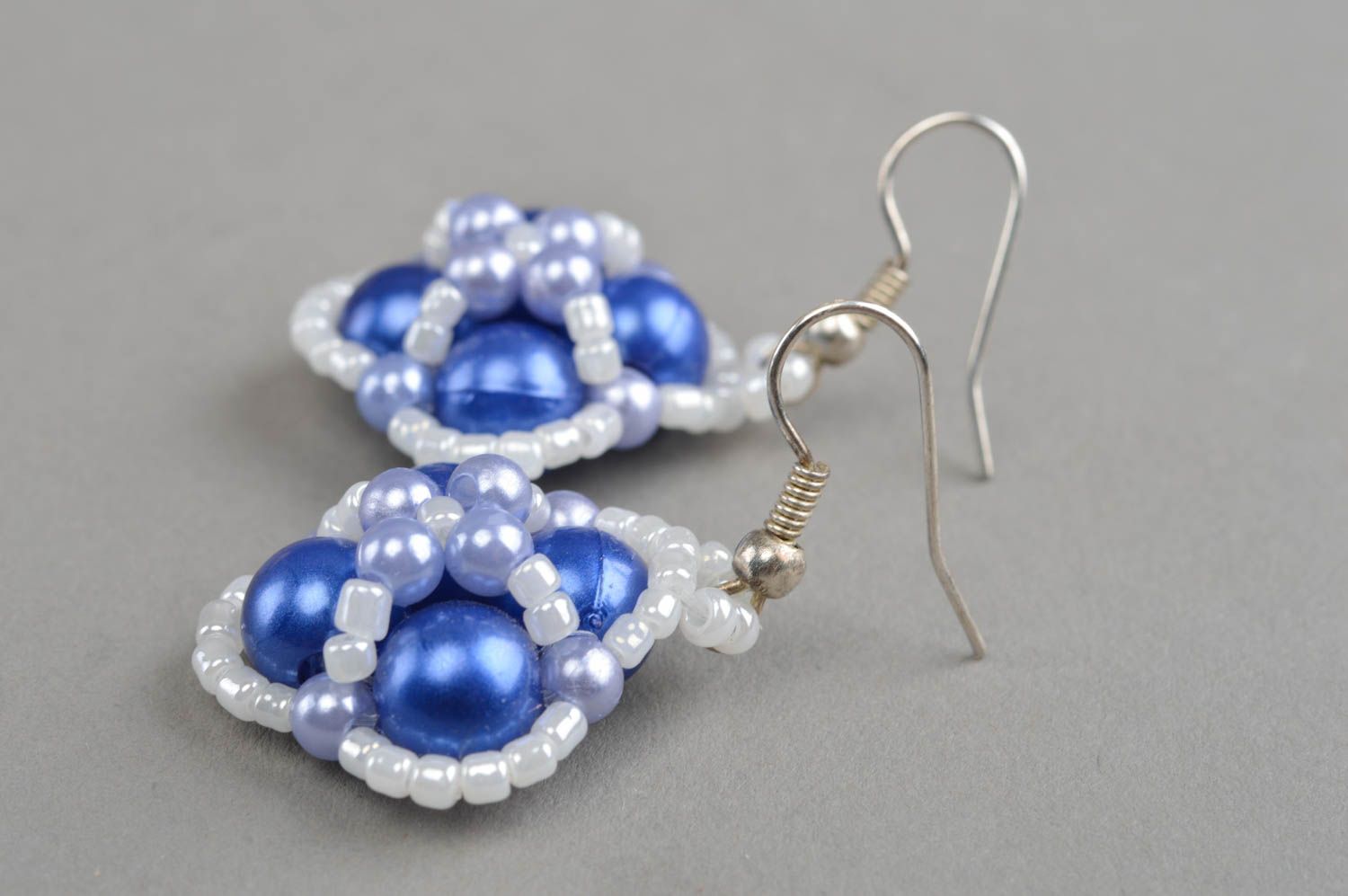 Boucles d'oreilles en perles de rocaille faites main bleu blanc bijou original photo 3