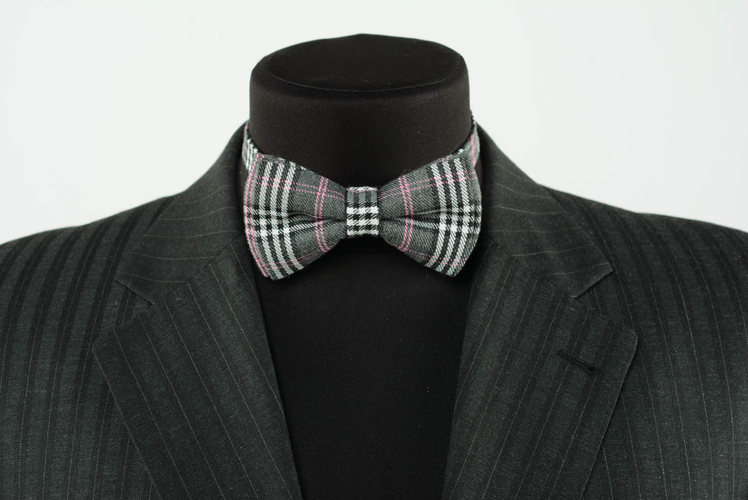 Grey and pink checkered bow tie photo 2