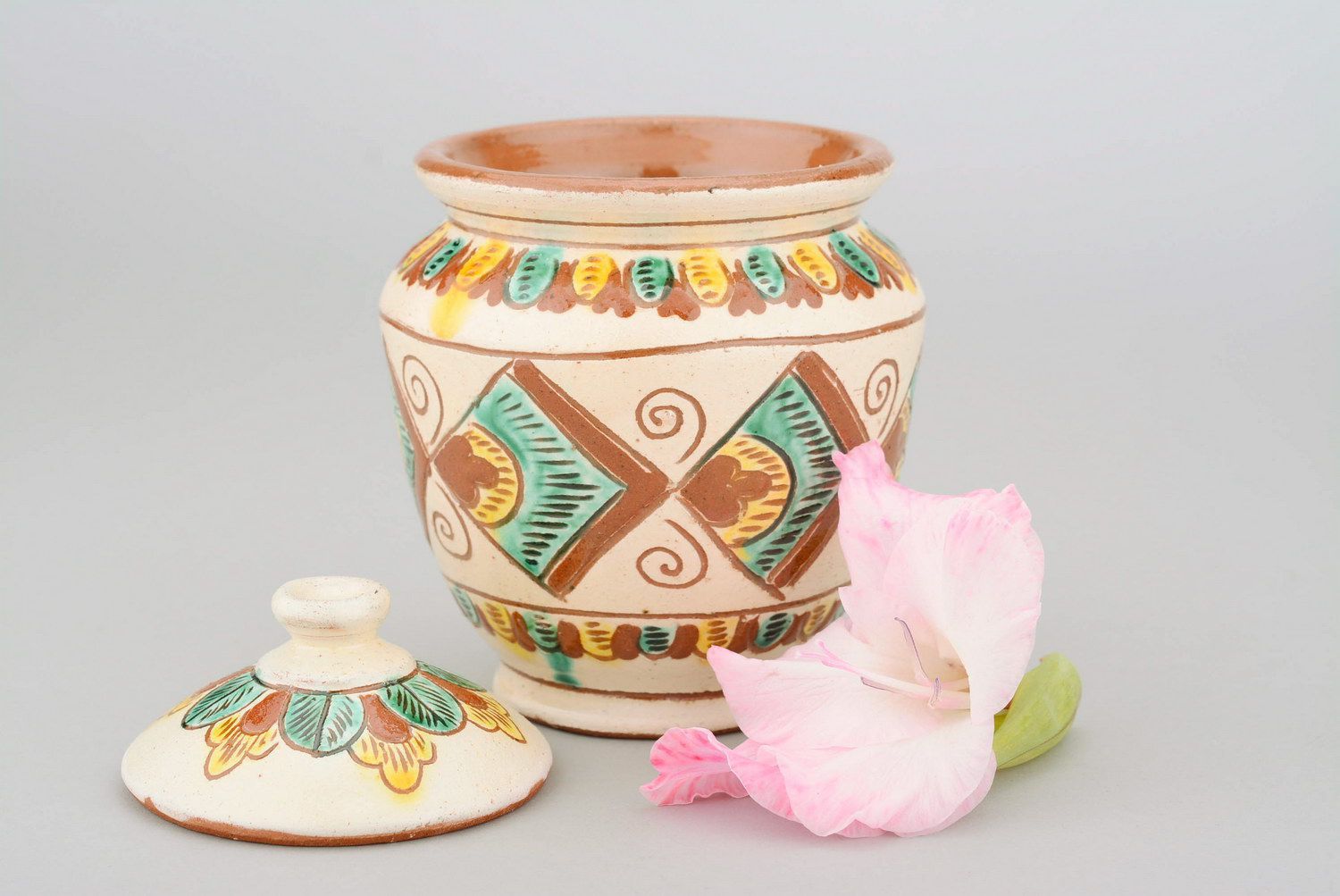 Pot cuisine fait main Vaisselle céramique avec ornements Déco cuisine ethnique photo 1