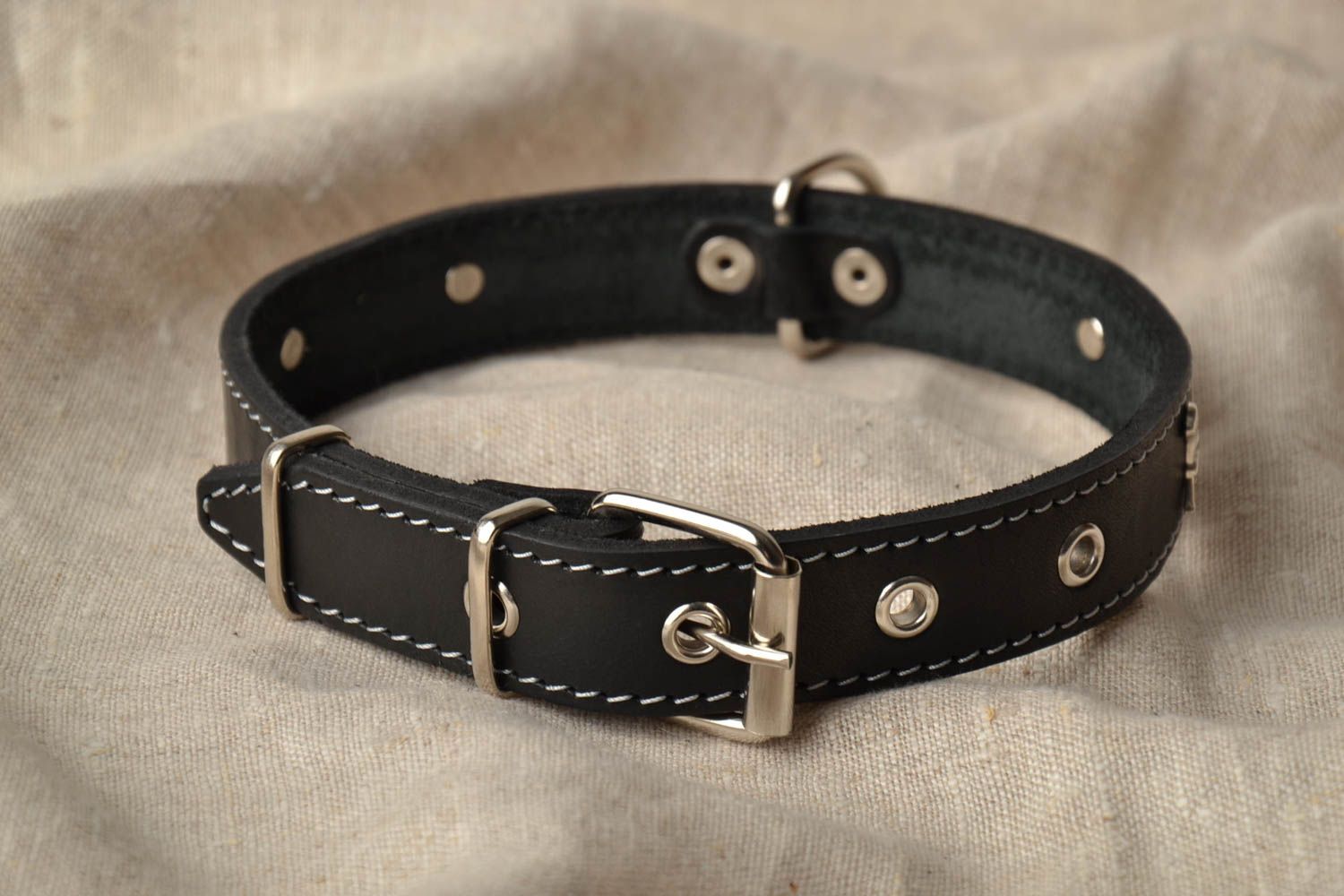 Black leather dog collar photo 1