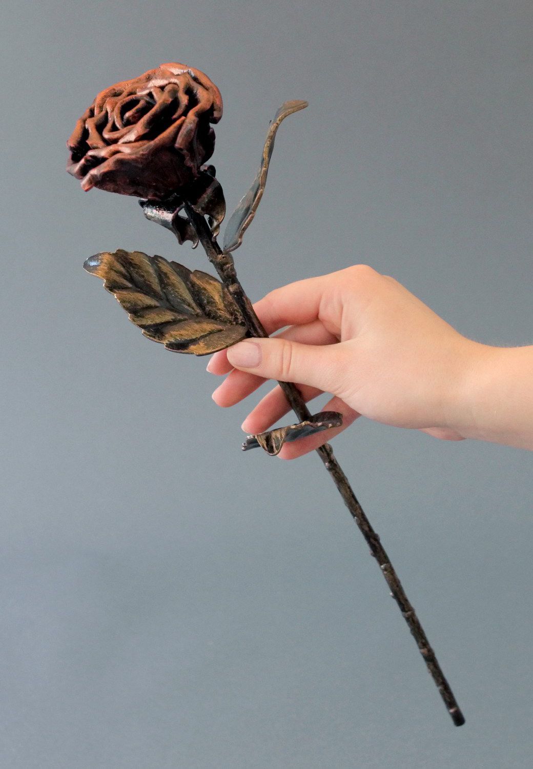 Кованая металлическая роза фото 5