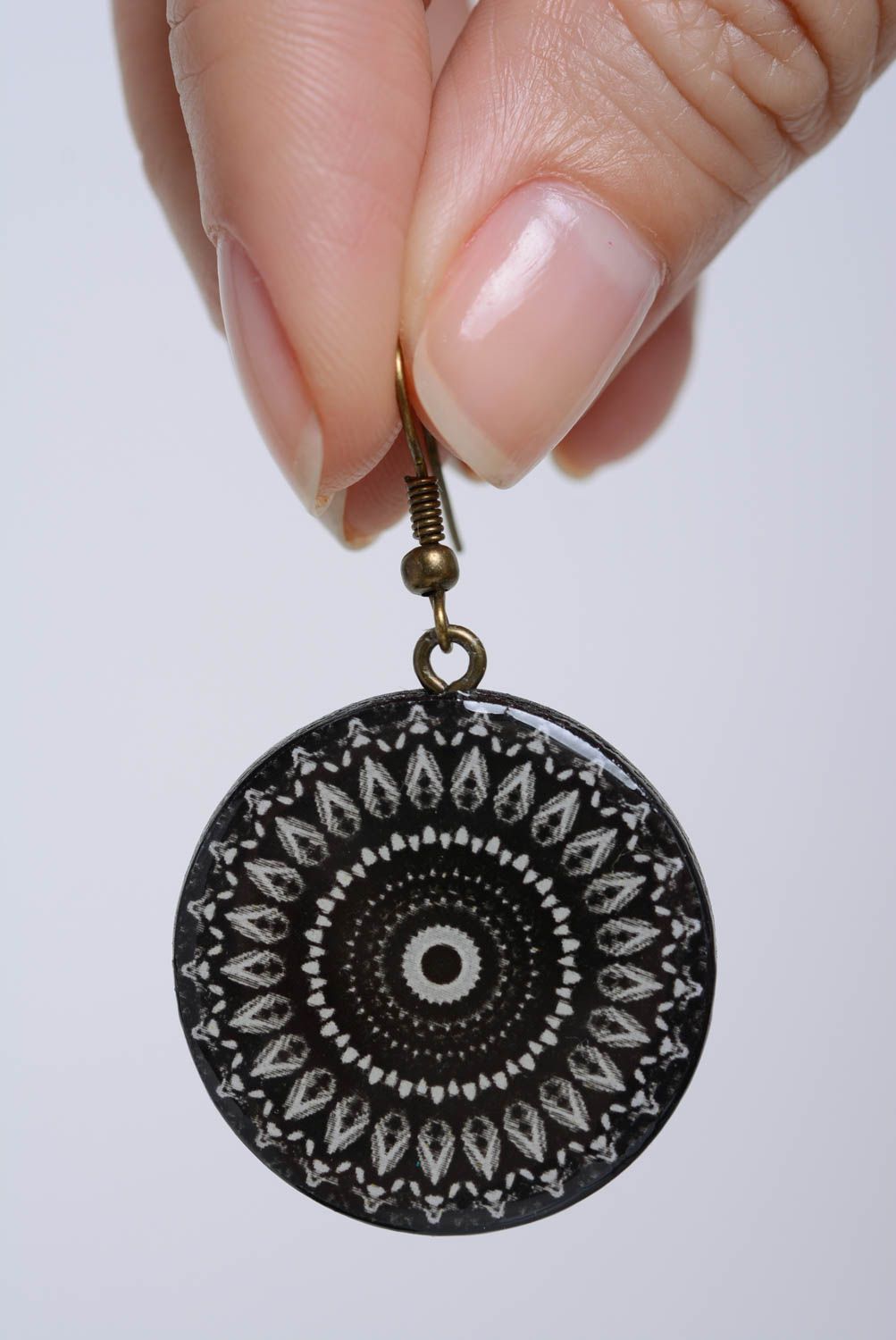 Schwarze modische gemusterte Ohrringe aus Polymer Ton handmade Schmuck für Frau foto 4