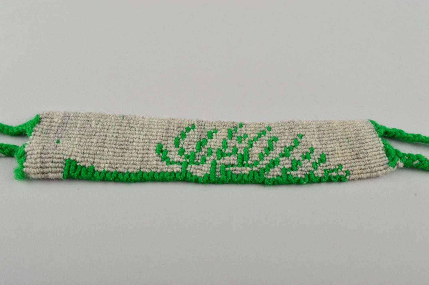 Браслет из ниток ручной работы плетеный браслет серый модный браслет авторский фото 2