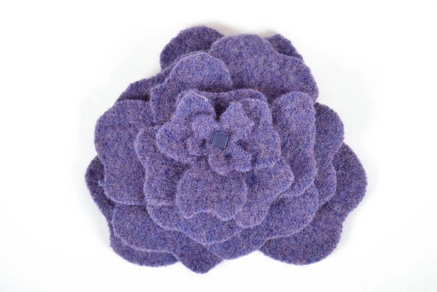 Violette Brosche Blume aus Wolle foto 2
