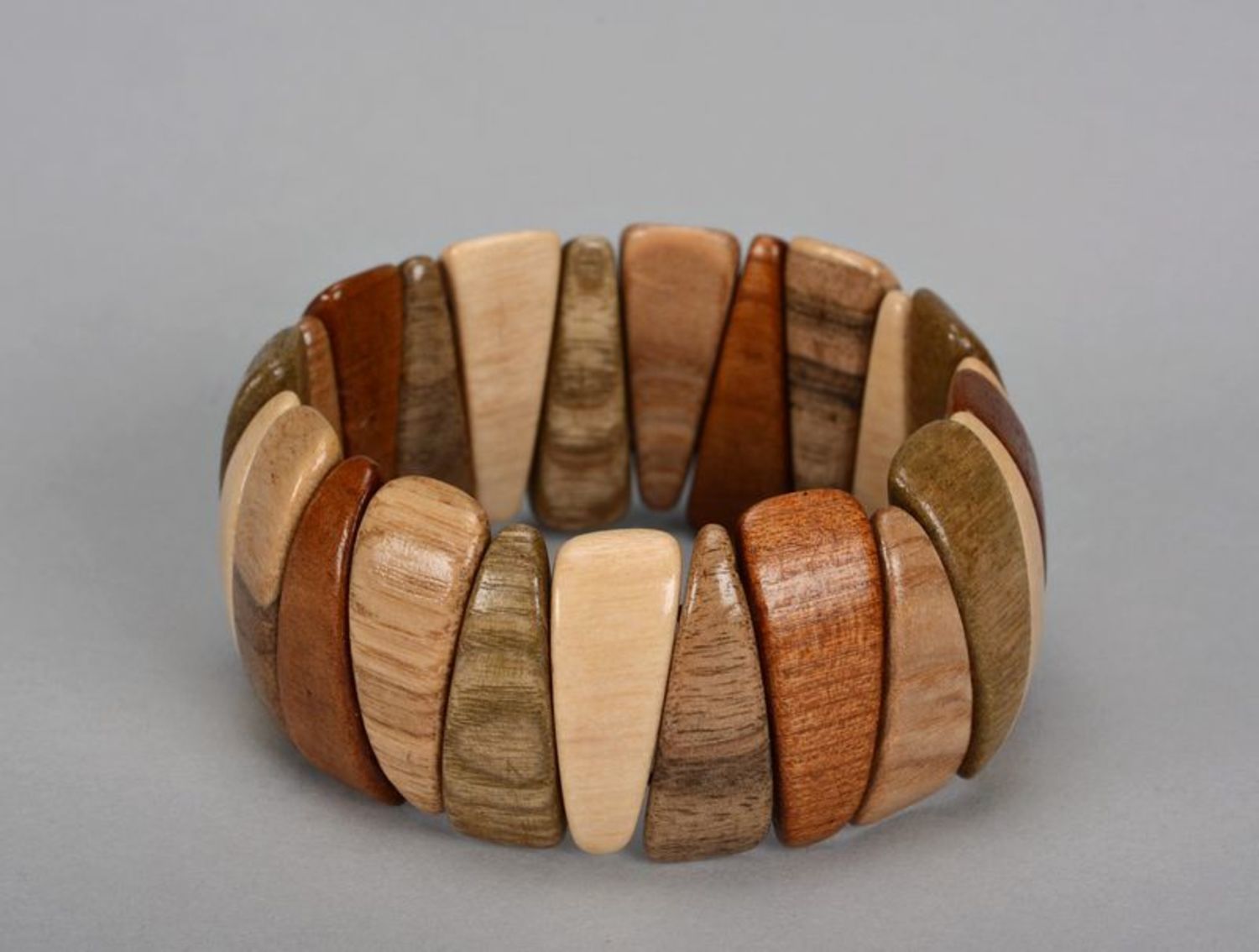 Bracelet marron en bois photo 4