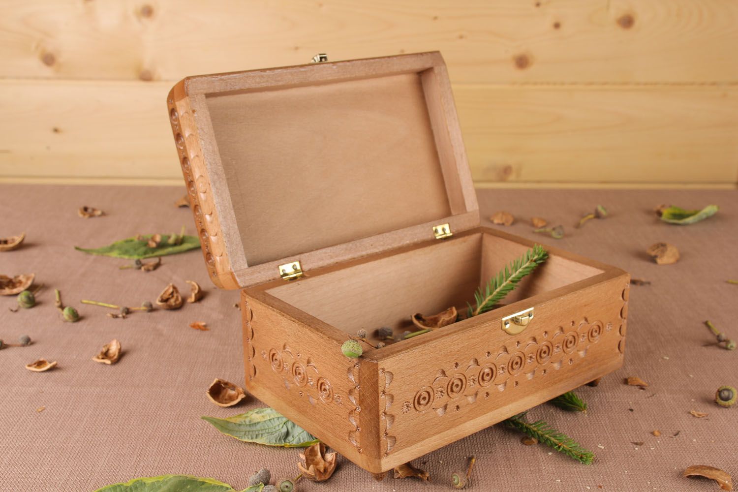 Boîte à bijoux en bois sculpté à la main photo 5