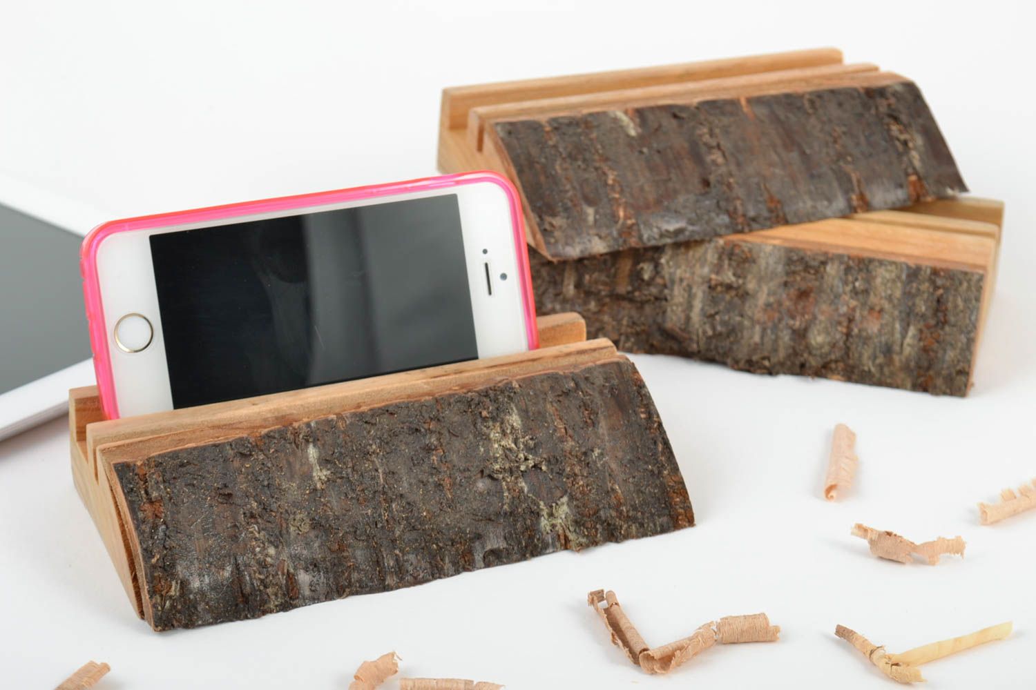 Sujetadores para tablets y celulares ecológicos de madera artesanales 3 piezas foto 1
