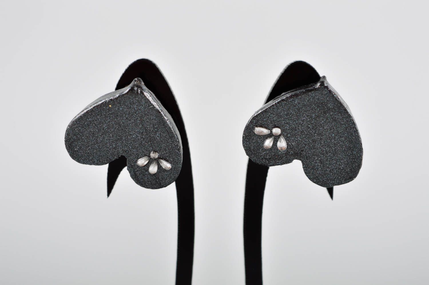 Schwarze Damen Ohrringe handmade Ohrringe Stecker Herzen Polymer Schmuck foto 2