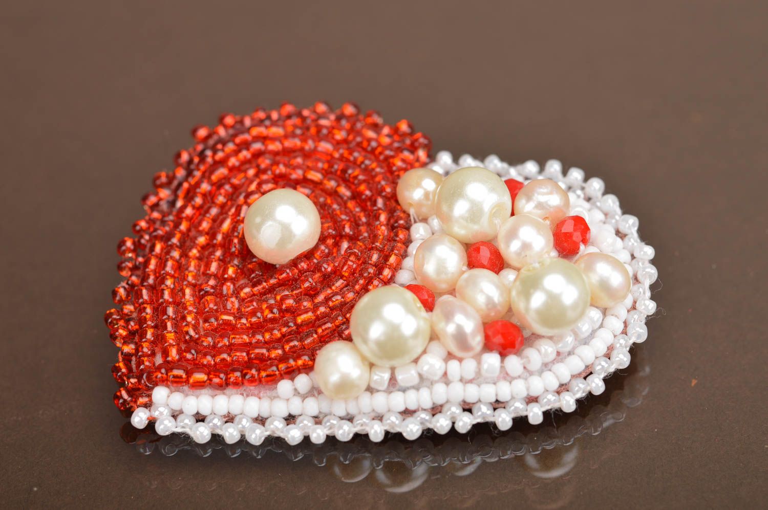 Handmade stylish beautiful red and white brooch made of large and seed beads  photo 2