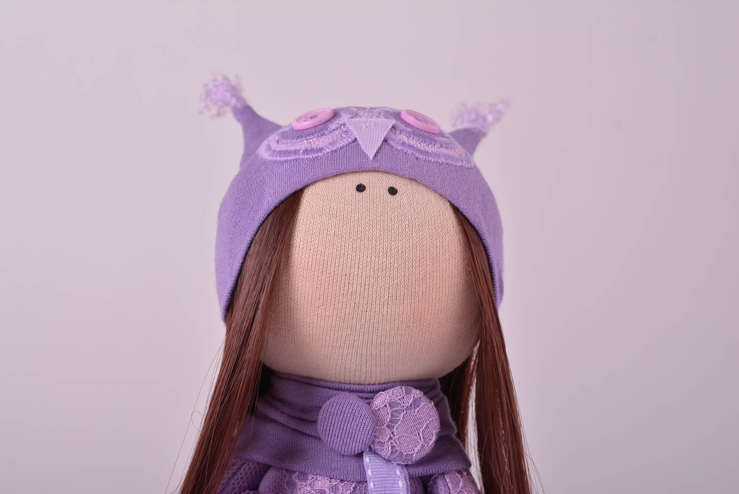 Кукла ручной работы кукла из ткани мягкая кукла из хлопка в сиреневом платье фото 4