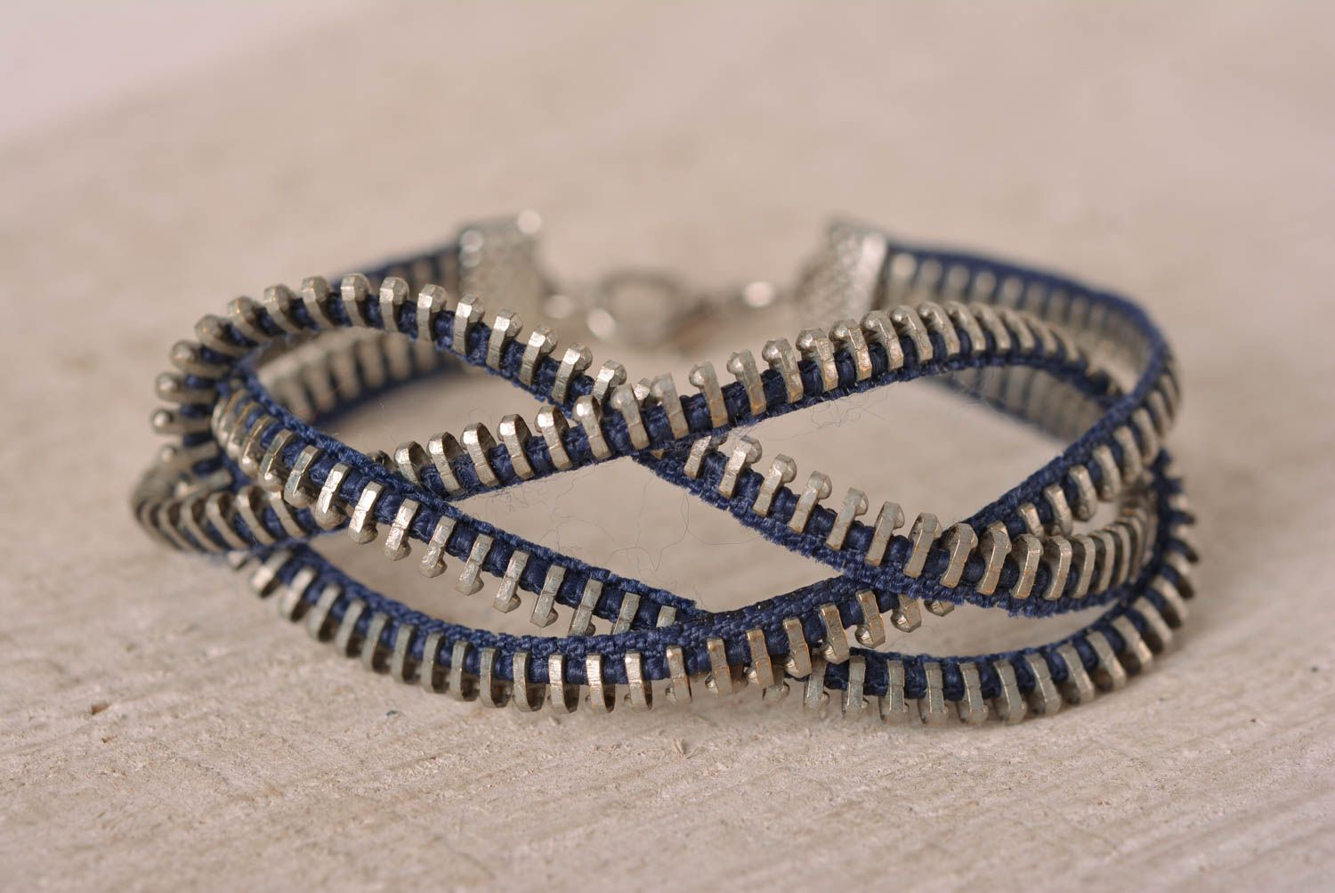 Bracciale di zip fatto a mano accessorio originale braccialetto di moda foto 1