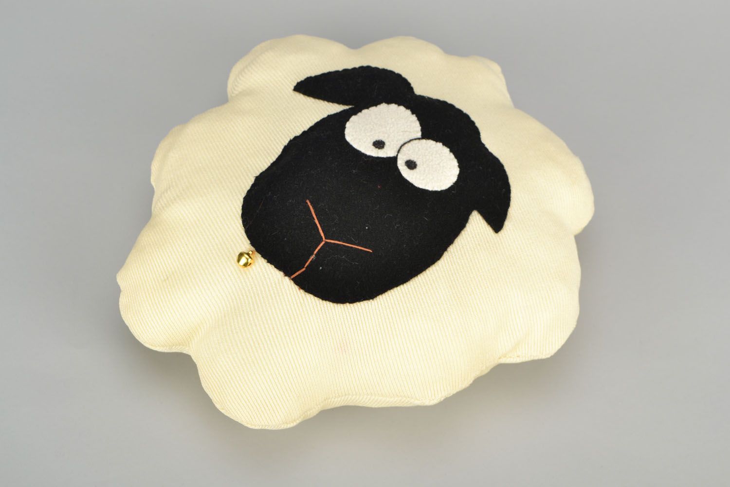 Мягкая игрушка-подушка в виде овечки фото 3