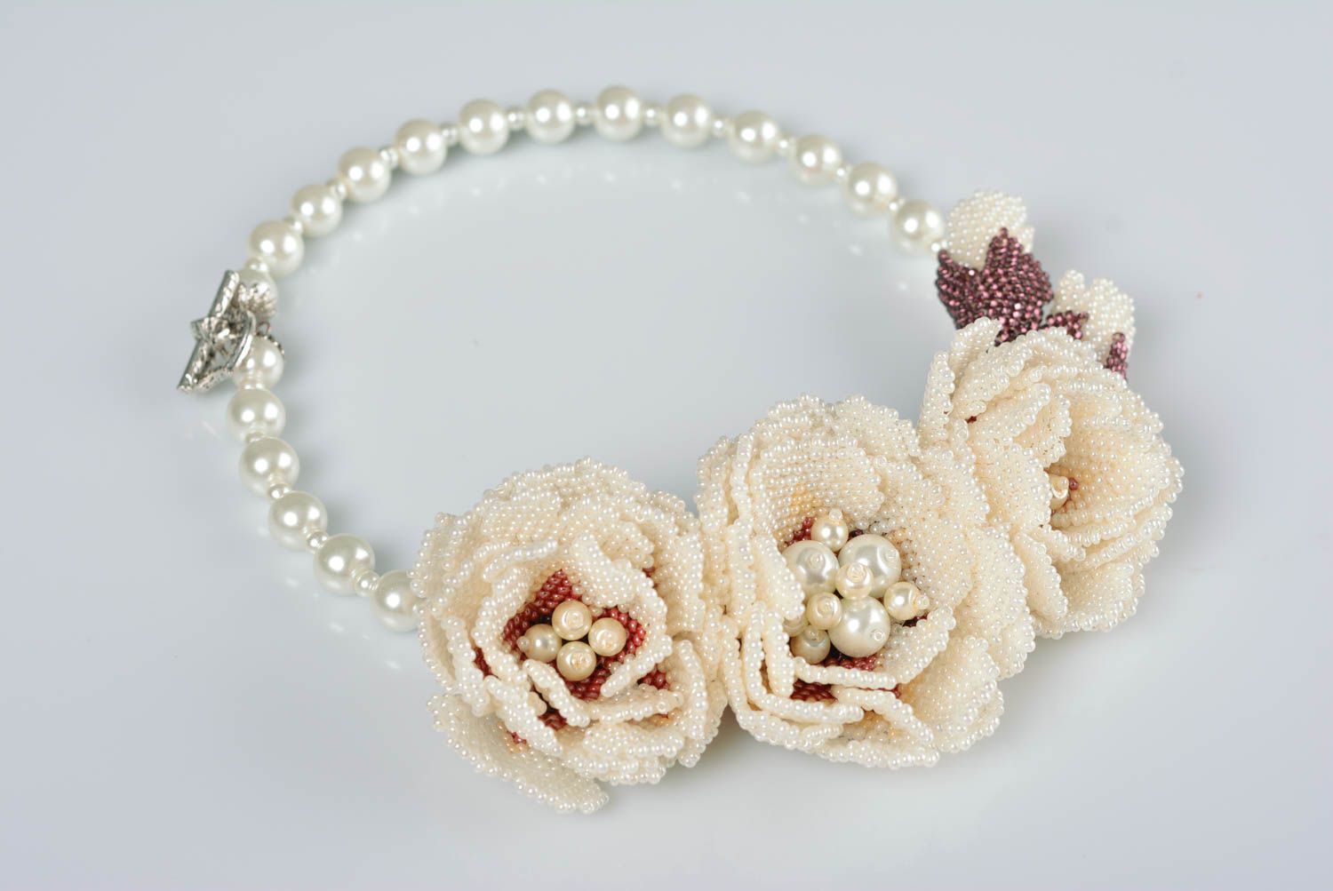 Collar de abalorios y perlas cerámicas artesanal bonito blanco para mujer foto 1