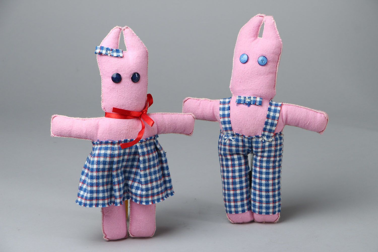 Brinquedos macios Coelhos de cor rosa foto 1