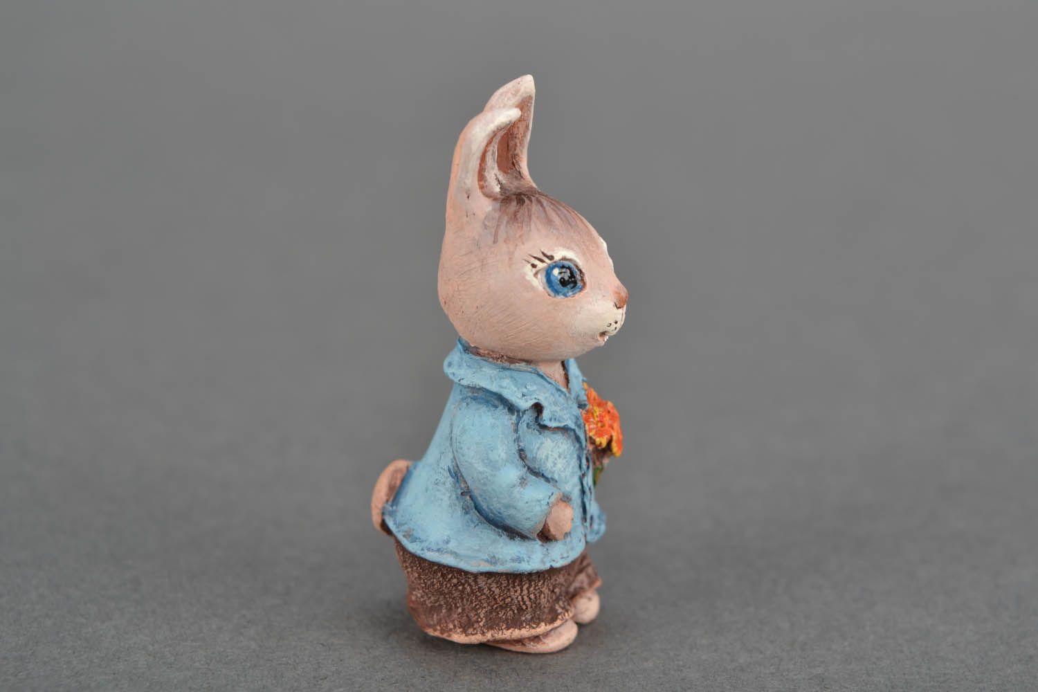 Маленькая статуэтка из глины Кролик фото 4