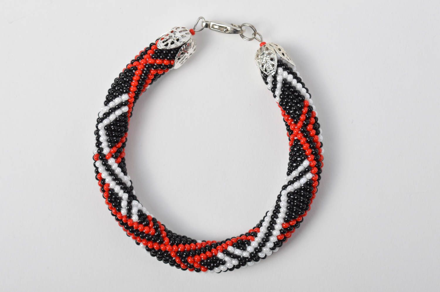 Bracelet spirale Bijou fait main noir blanc rouge Accessoire femme ethnique photo 5