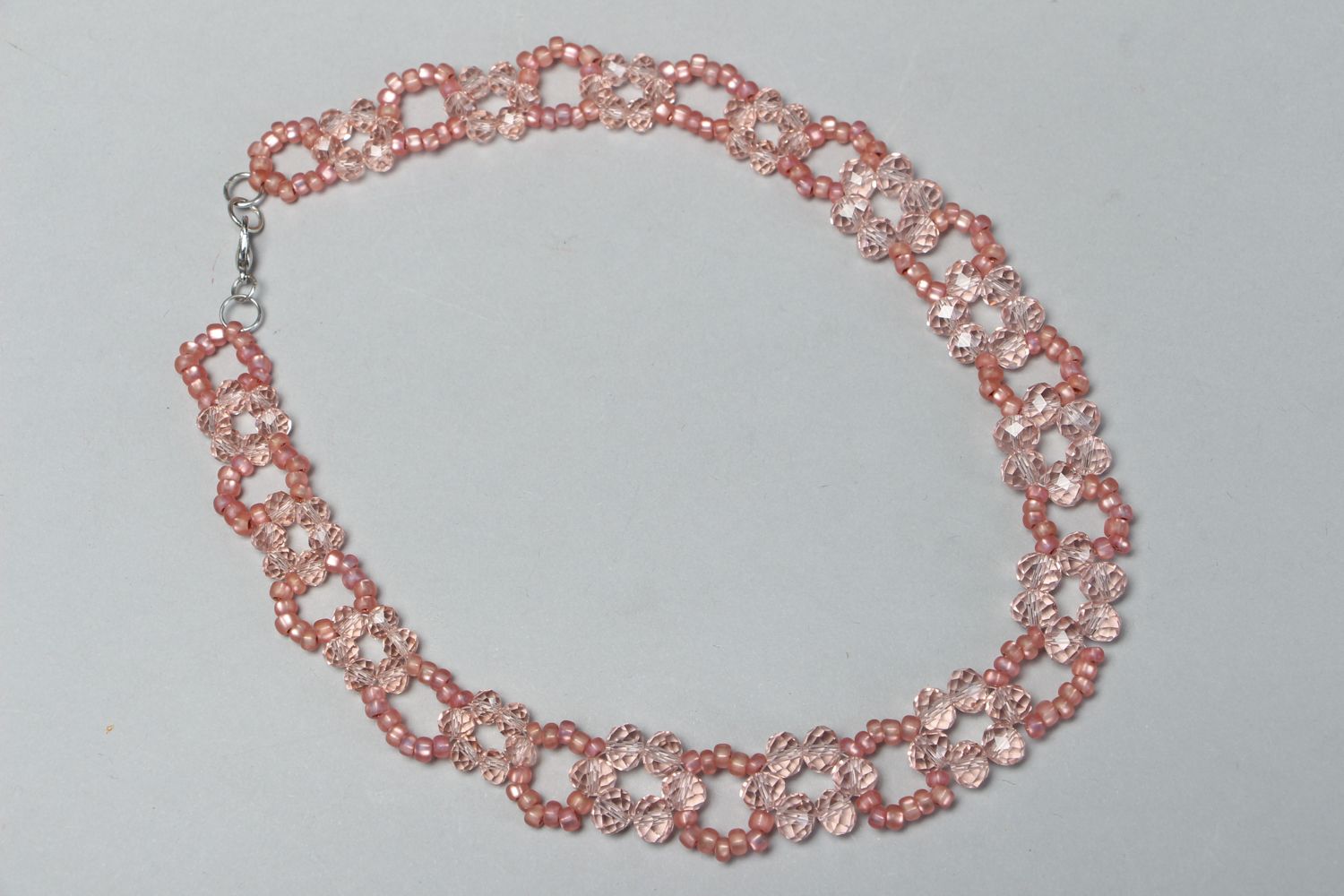 Collier en perles de rocaille et cristal rose pastel photo 1