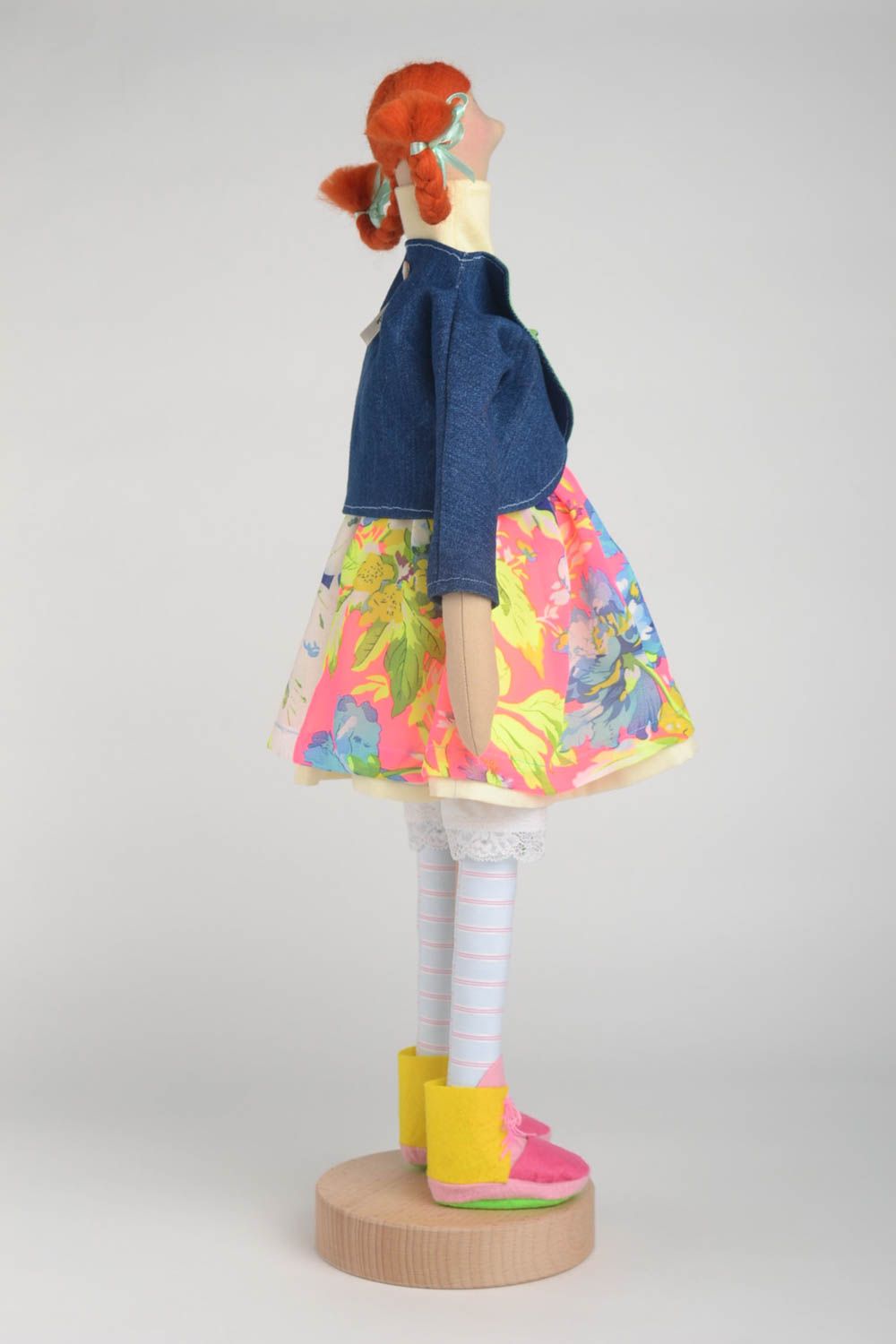 Кукла ручной работы авторская кукла на подставке тряпичная кукла в платье фото 3
