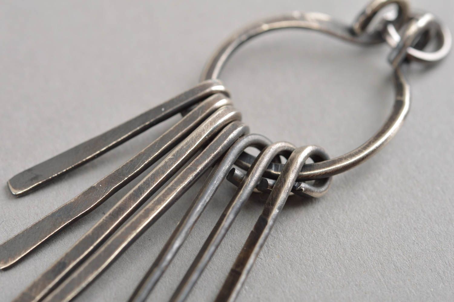 Handgemachter Schlüsselanhänger aus Metall künstlerisch originell schön für Mann foto 5