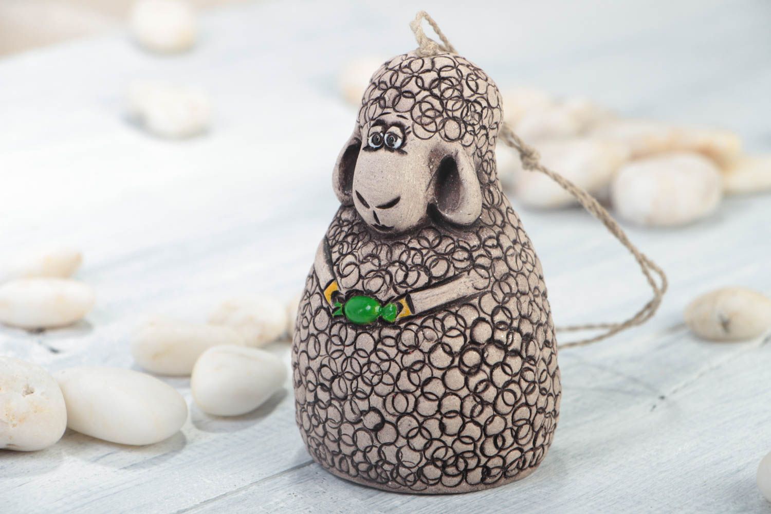 Deko Glöckchen aus Ton in Form von Schaf aus Keramik öko rein handmade bemalt foto 1