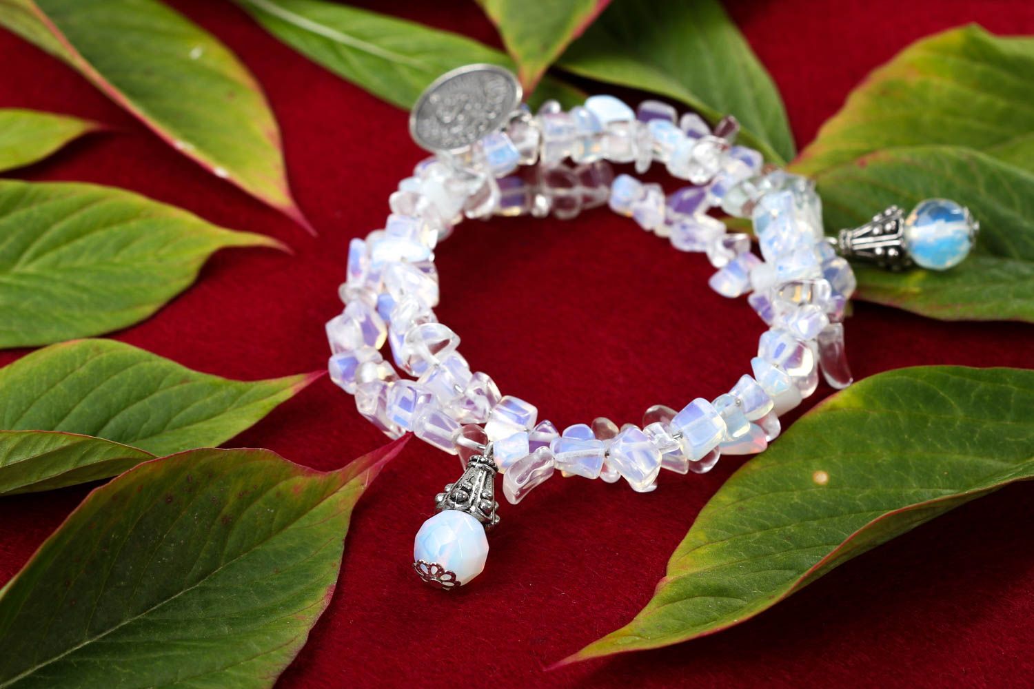 Bracelet pierre de lune Bijou fait main design avec breloques Cadeau femme photo 1