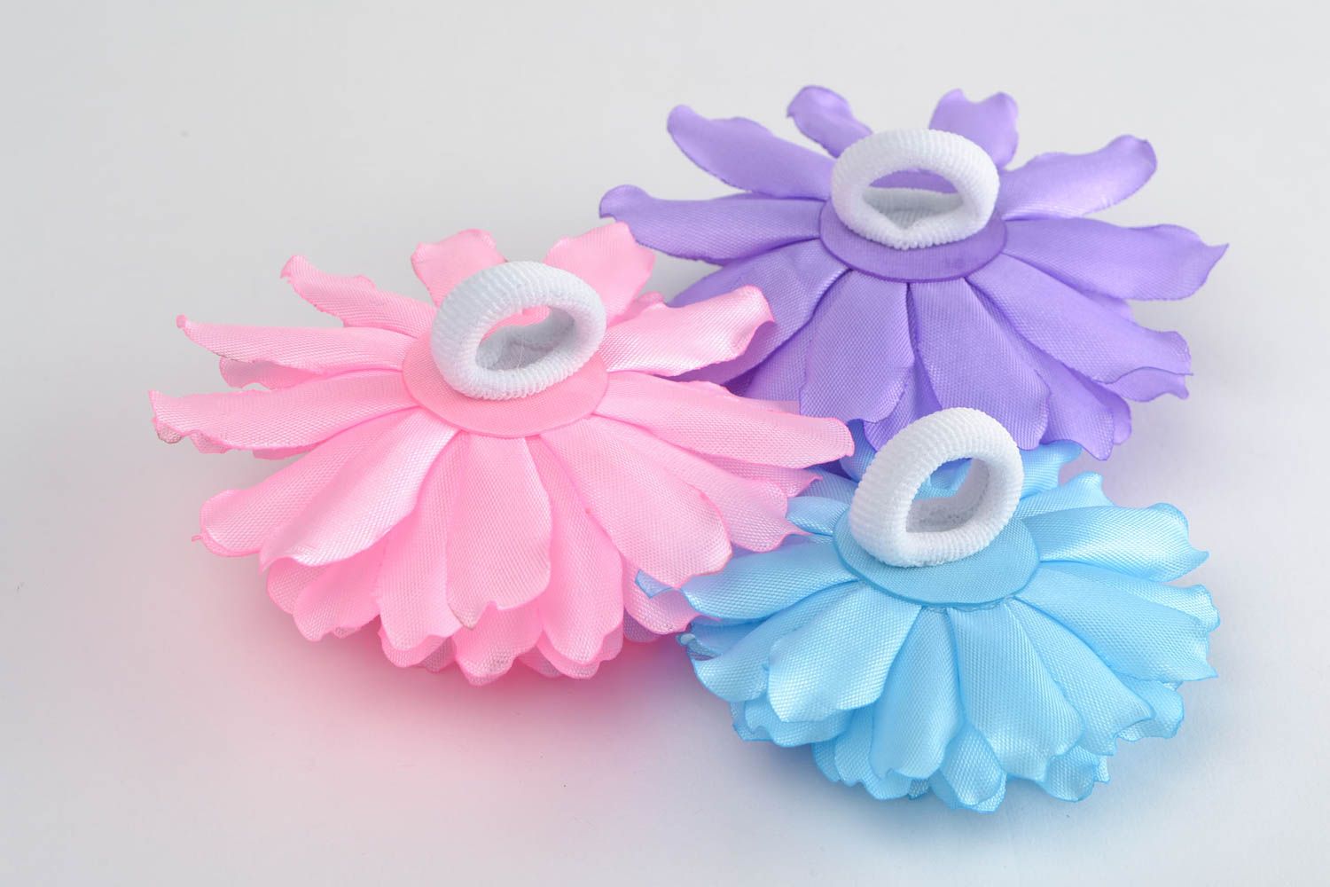 Coleteros de pelo con flores de cintas de raso conjunto de 3 piezas para niñas foto 5