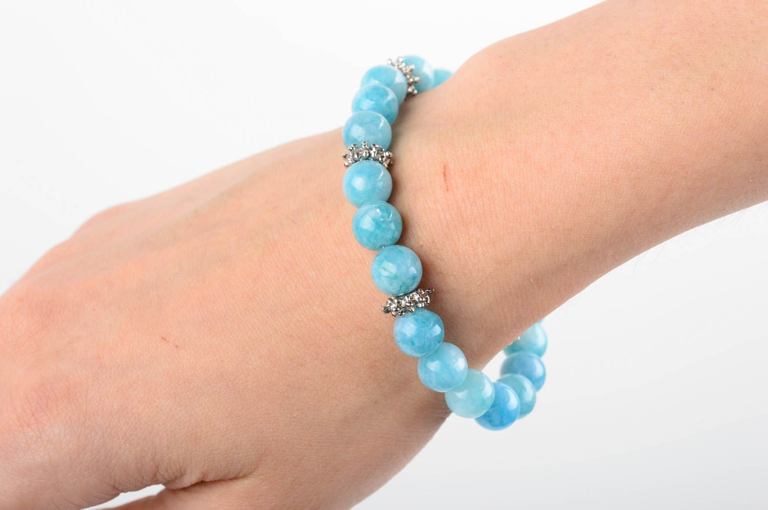 Красивый нежный голубой женский браслет из натуральных камней ручной работы  фото 2