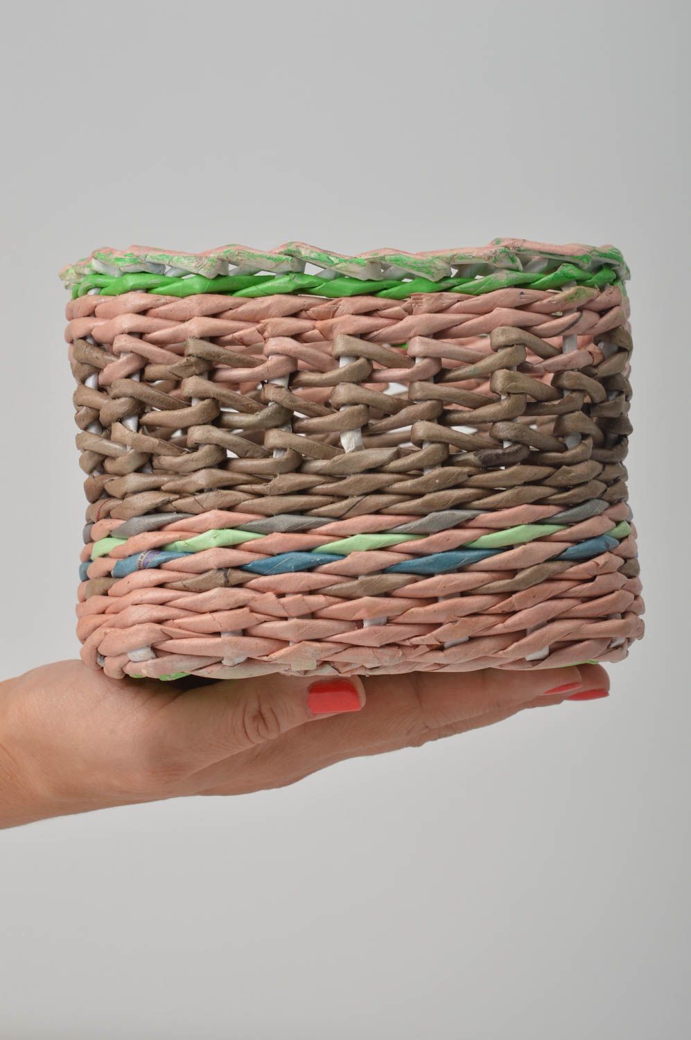 Плетеная корзинка ручной работы корзина из бумажных трубочек декор дома фото 1