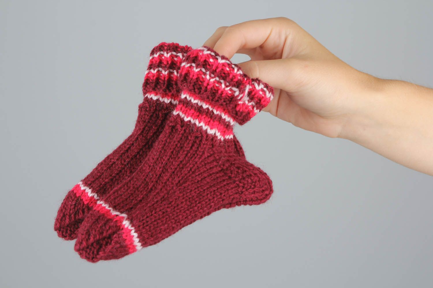 Chaussettes faites main tricotées rouges photo 5