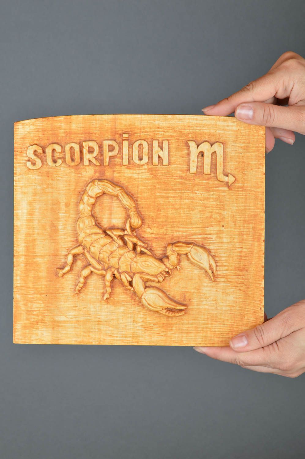 Панно из дерева ручной работы с резьбой авторское красивое настенное Скорпион фото 3